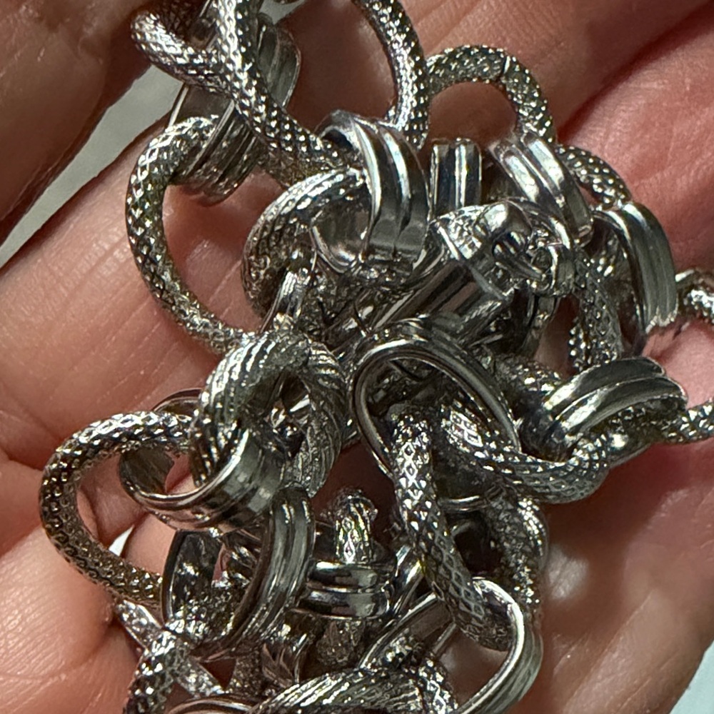 Chunky Chain Silver Angel Pendant Necklace - Picture 5 of 6